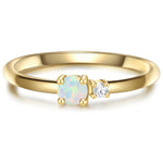 Goldener Ring mit Steinen