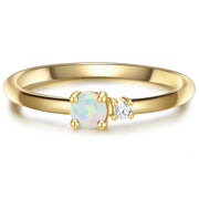 Goldener Ring mit Steinen
